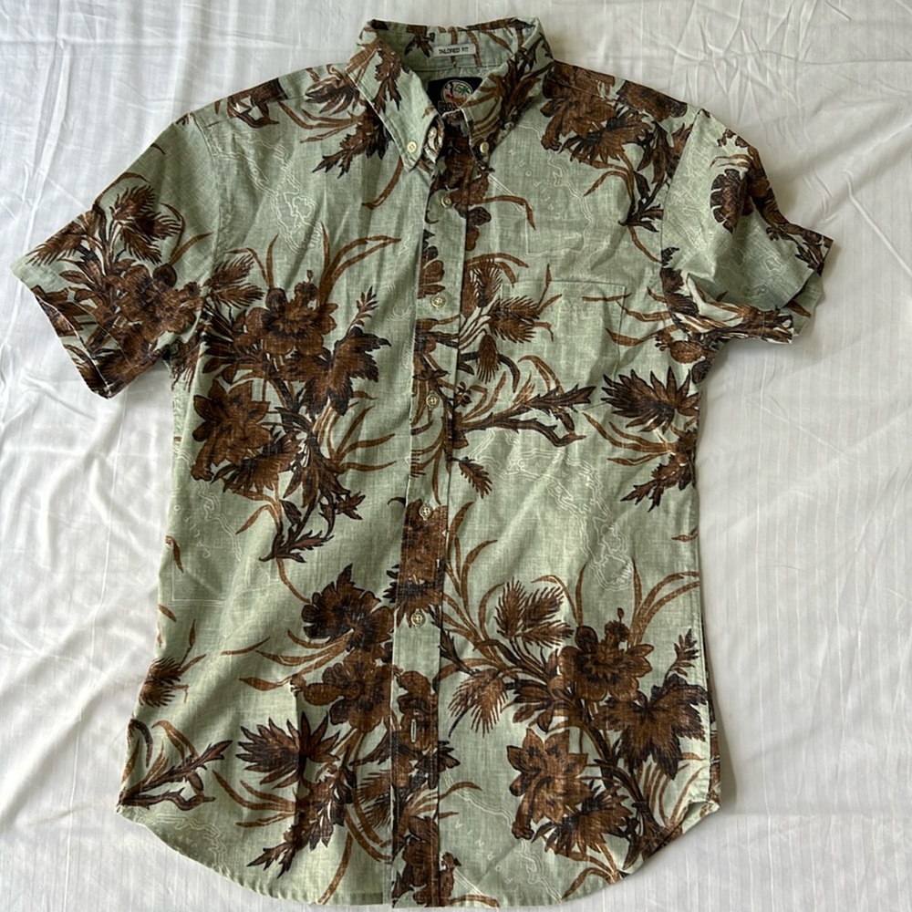Reyn spooner tailored fit small